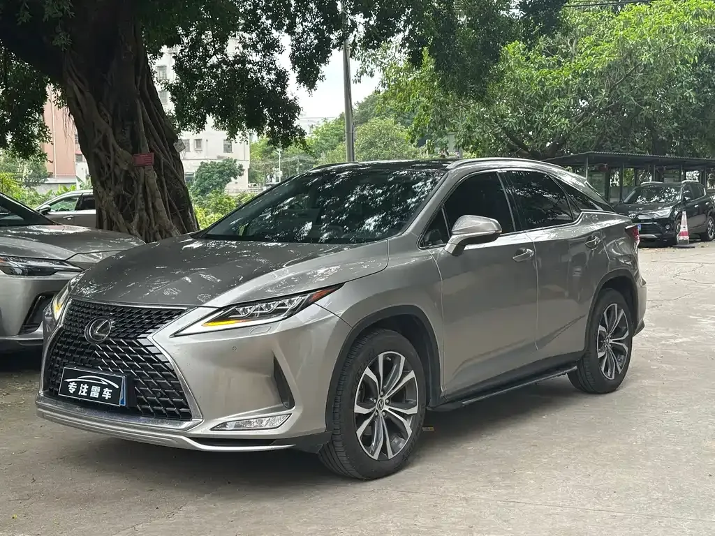 Lexus RX — фото 1