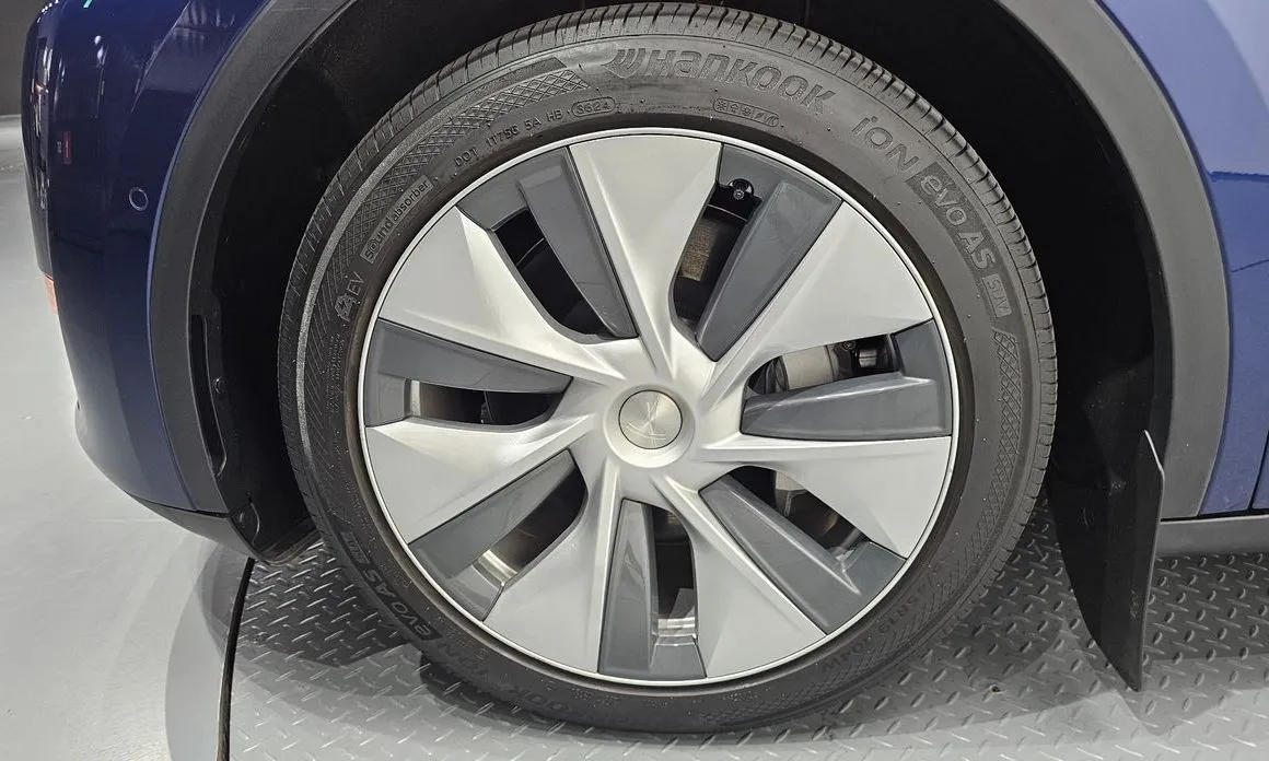 Tesla Model Y — фото 8