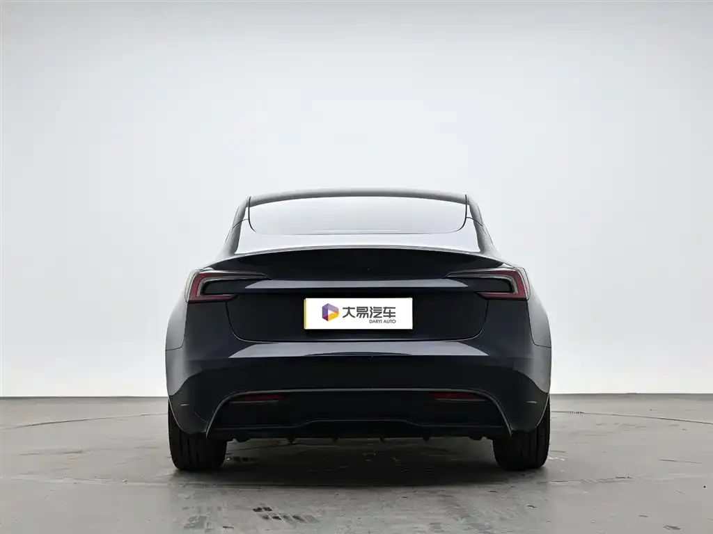 Tesla Model 3 — фото 9