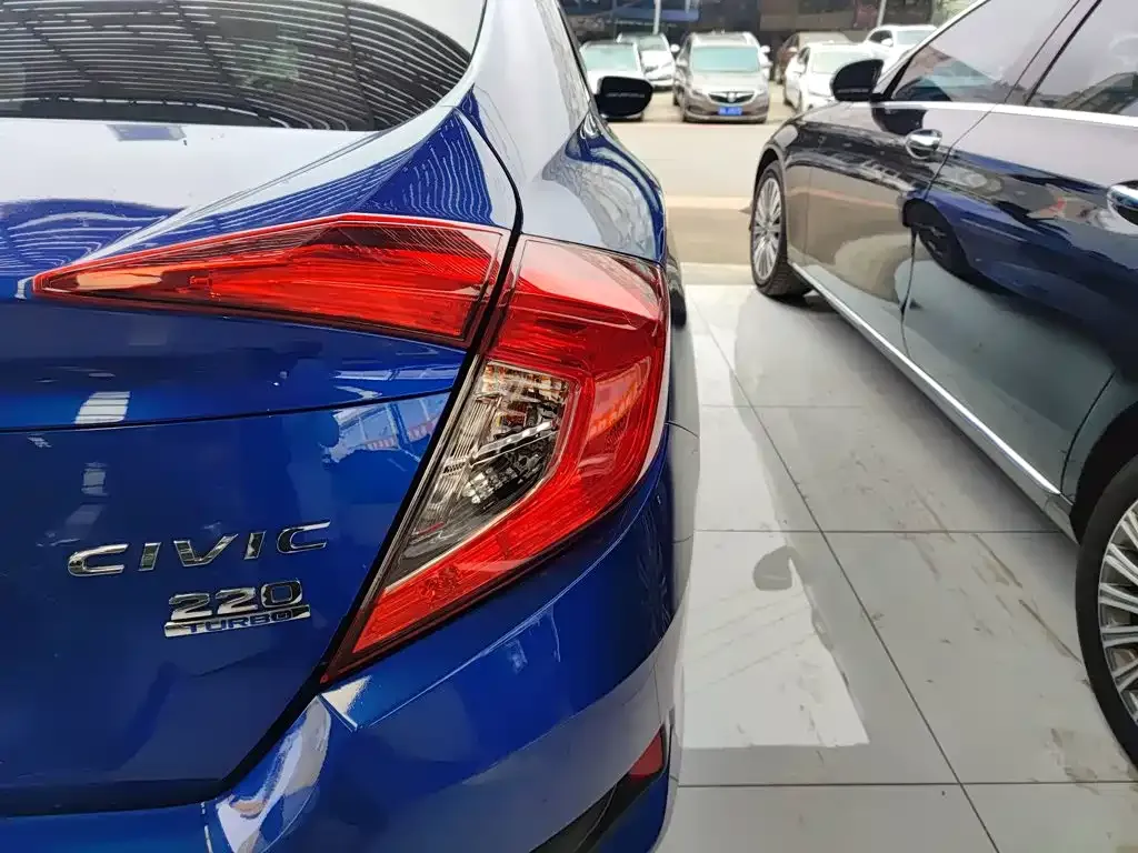 Honda Civic — фото 10
