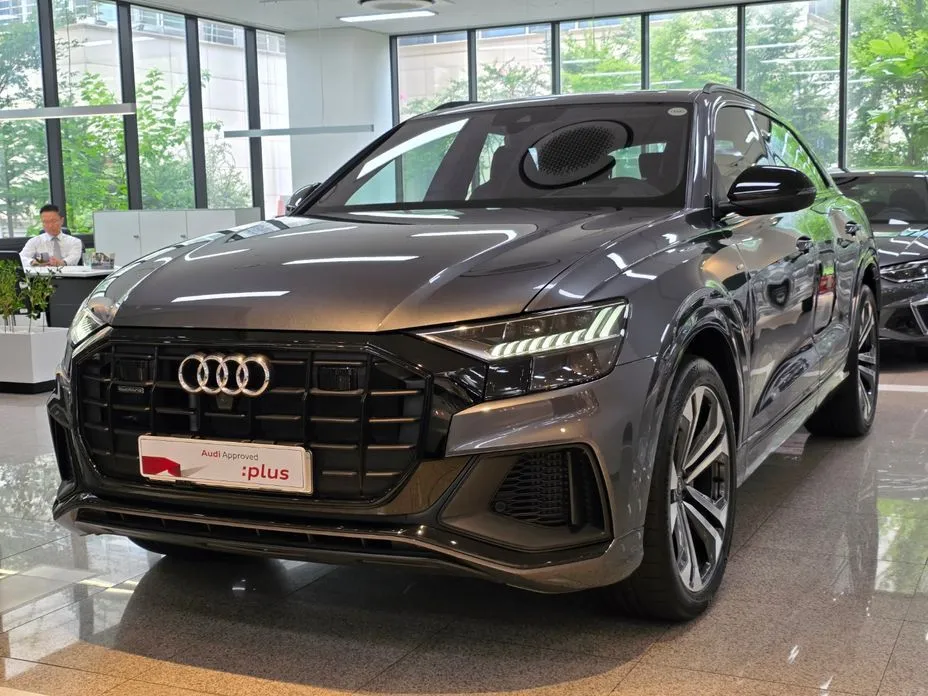 Audi Q8 — фото 1
