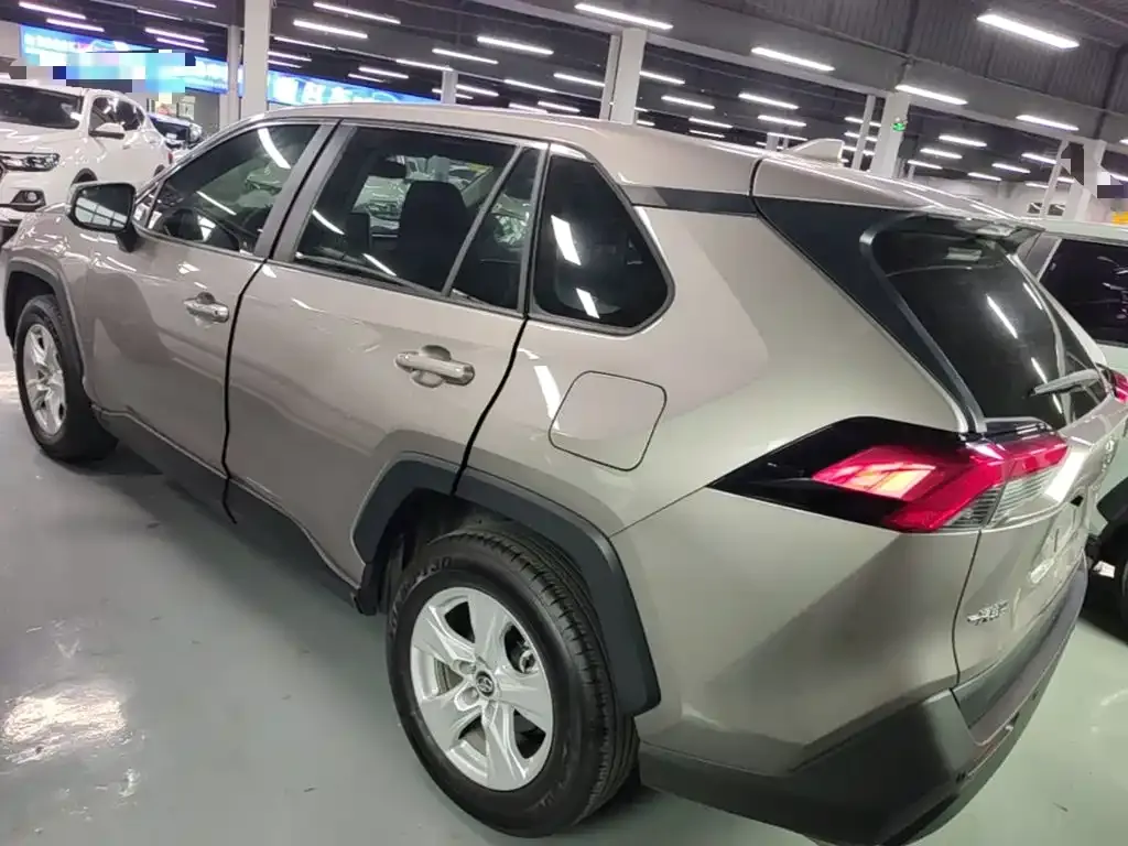Toyota RAV4 — фото 3