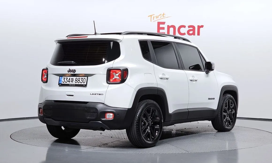Jeep Renegade — фото 6