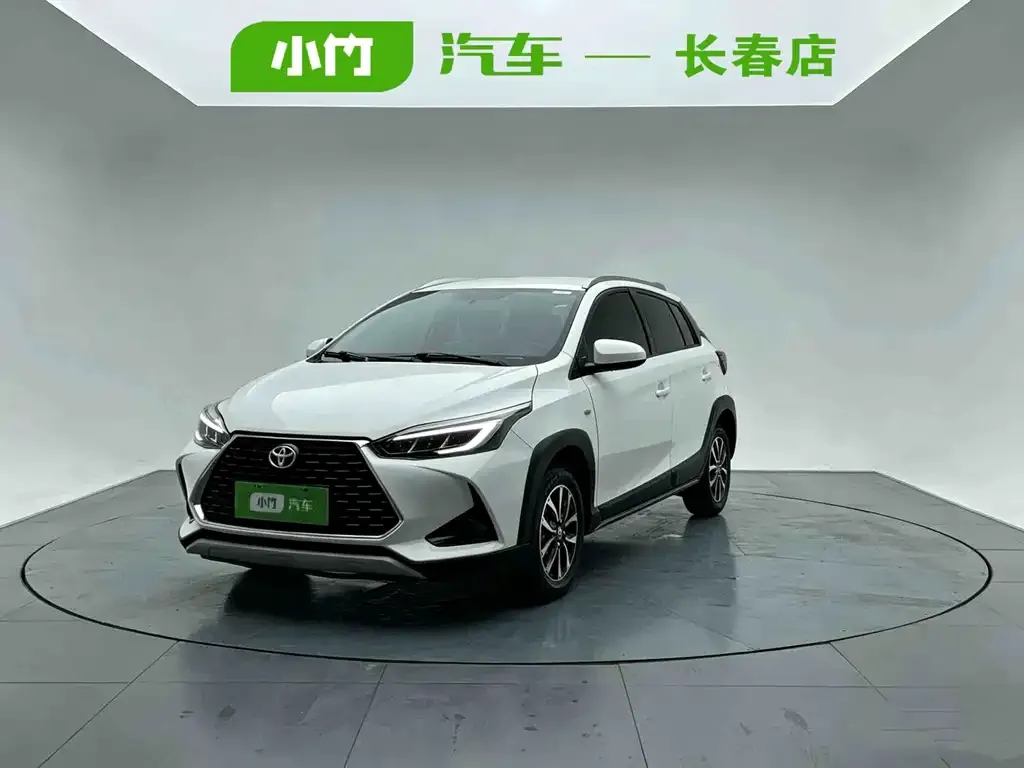 Toyota Yaris L — фото 1