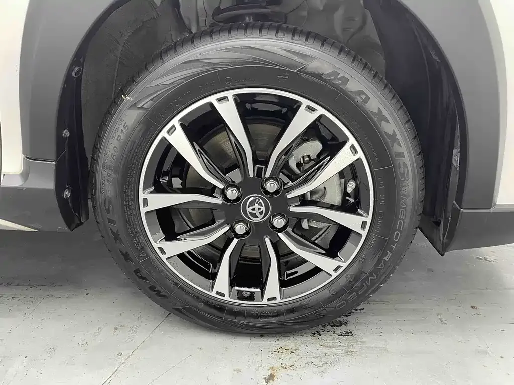 Toyota Yaris L — фото 8