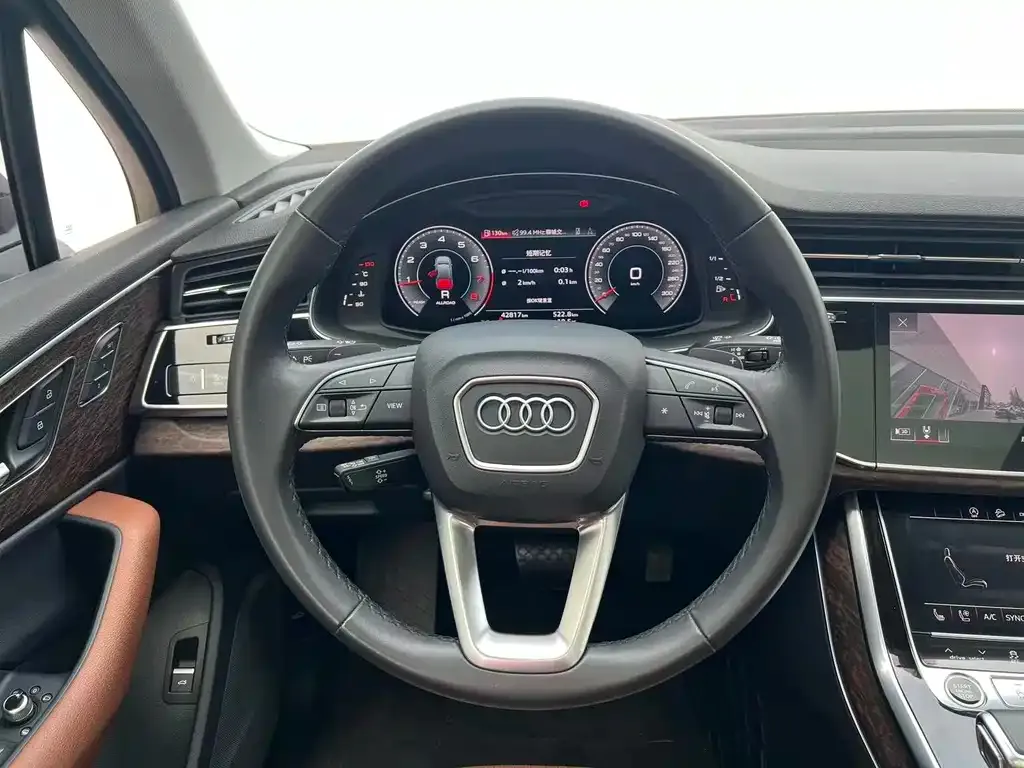 Audi Q7 — фото 10