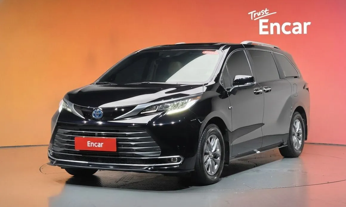 Toyota Sienna — фото 1