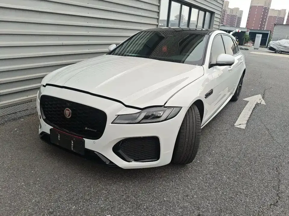 Jaguar XFL — фото 1