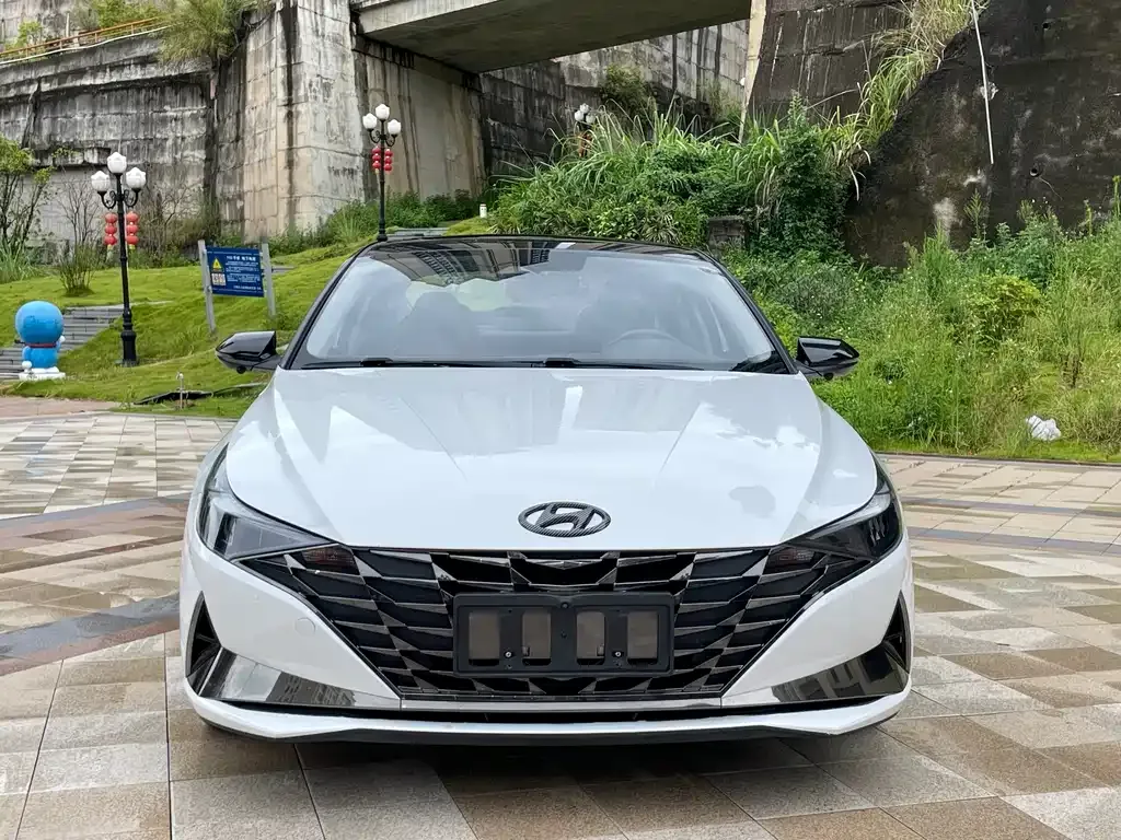 Hyundai Elantra — фото 3