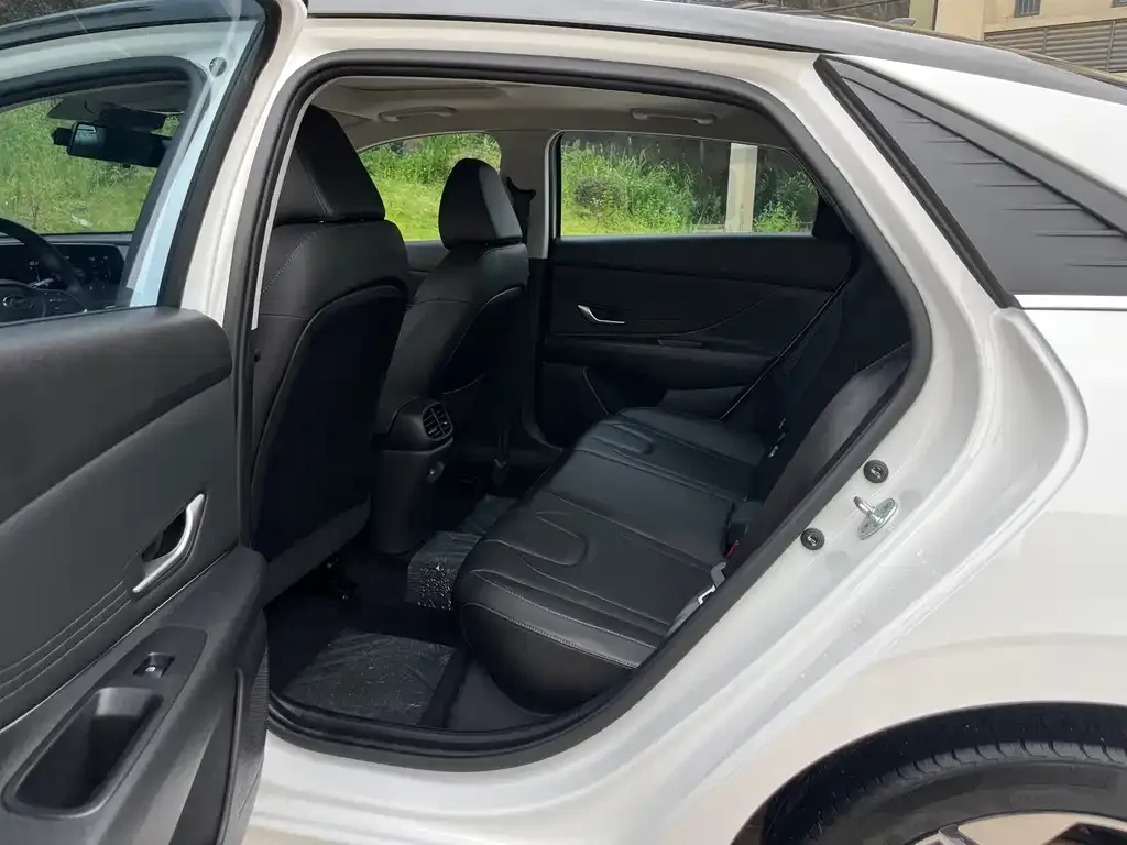 Hyundai Elantra — фото 6