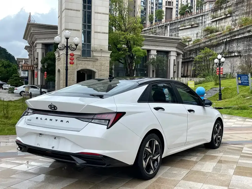 Hyundai Elantra — фото 10