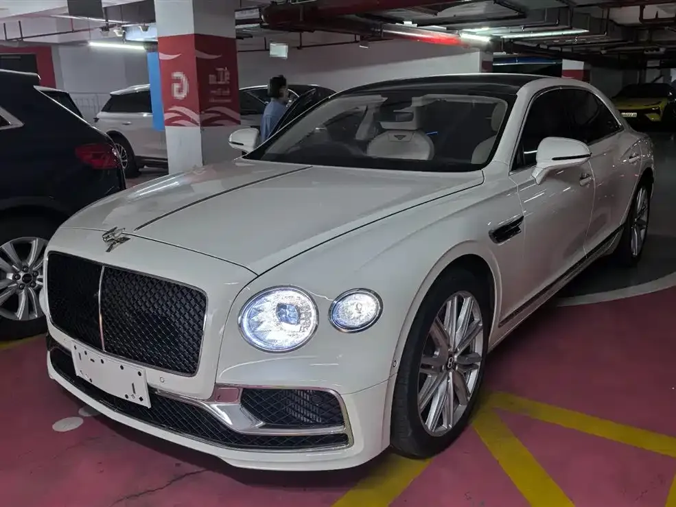 Bentley Flying Spur — фото 1