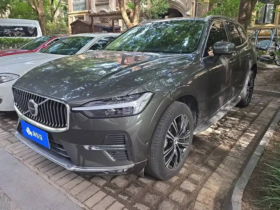 Volvo XC60 — фото 1