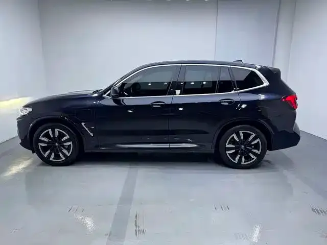 BMW iX3 — фото 9