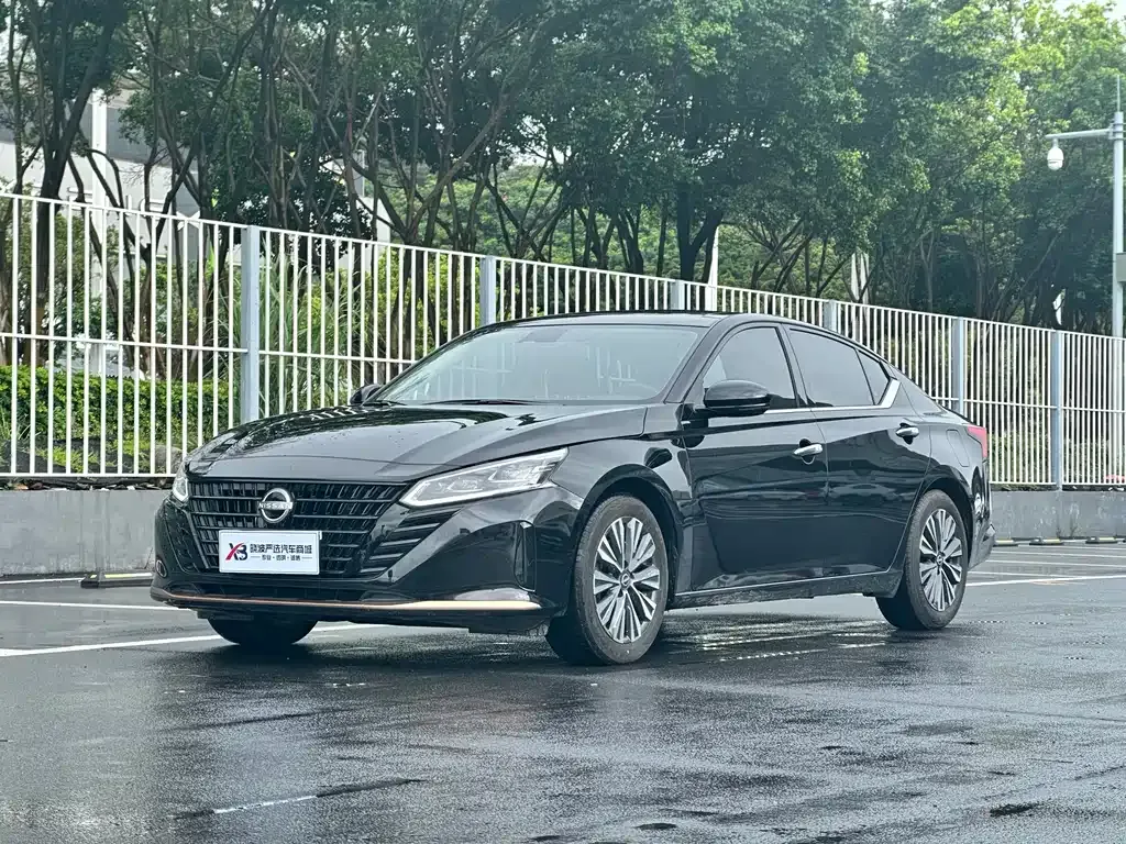 Nissan Teana — фото 1