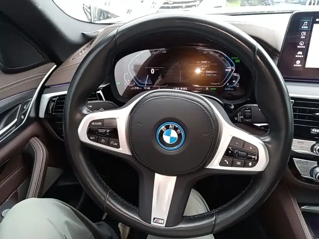 BMW 5 Series New Energy — фото 10