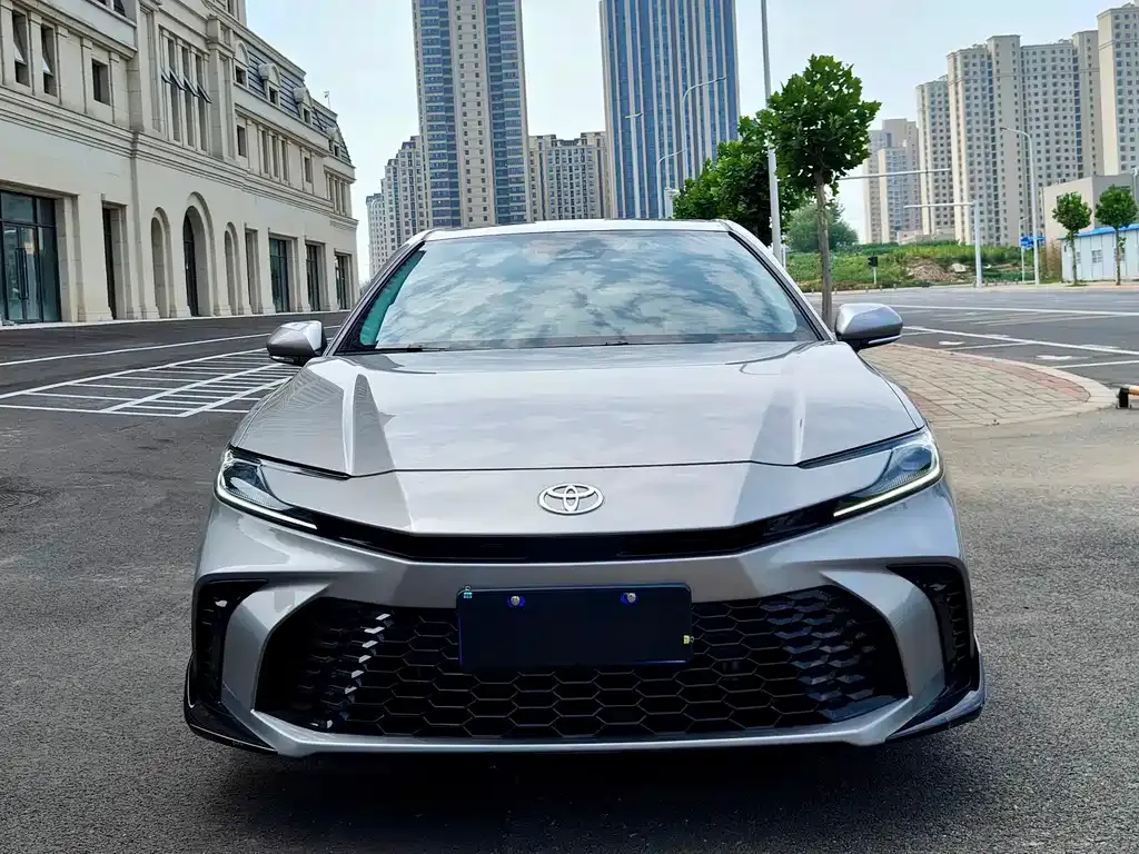 Toyota Camry — фото 9
