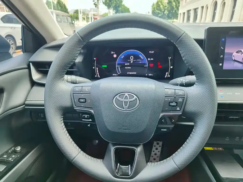 Toyota Camry — фото 8