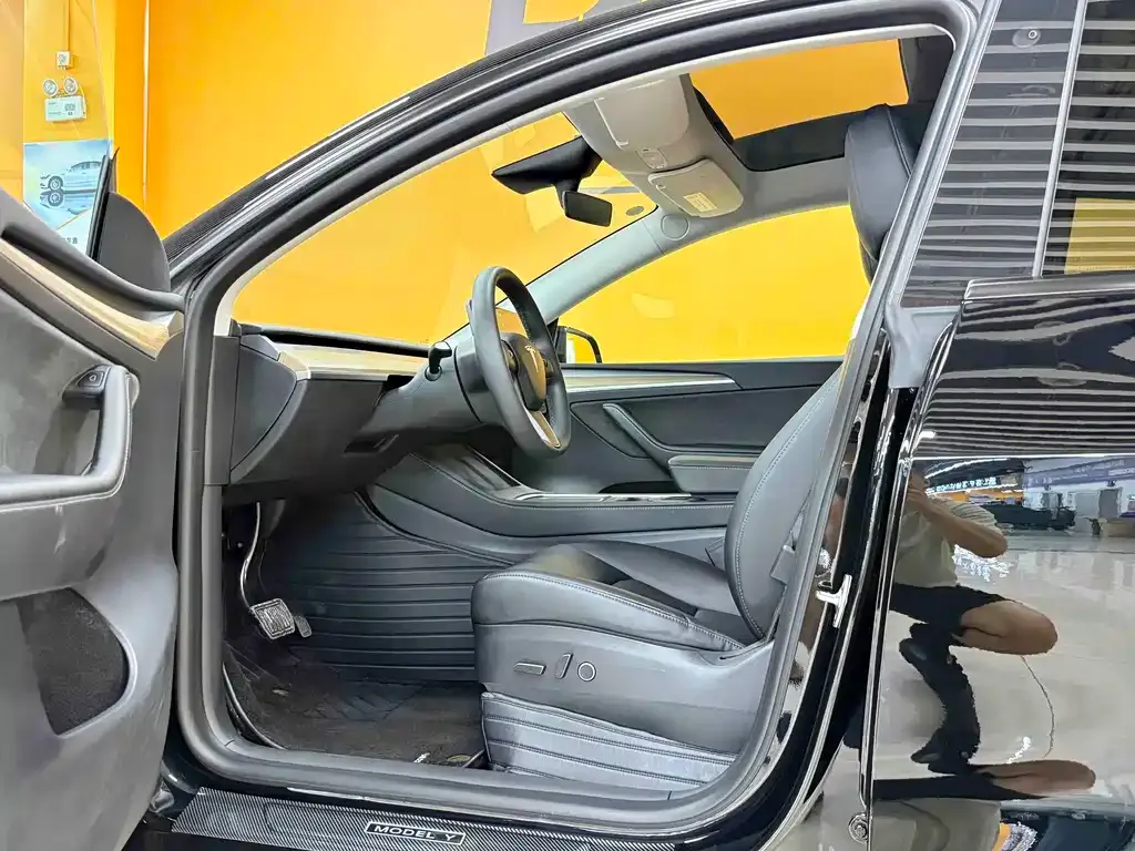 Tesla Model Y — фото 6