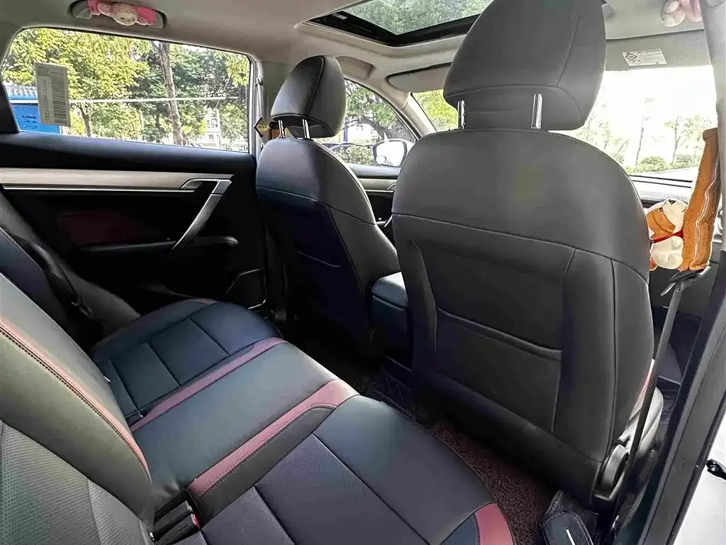 Geely Binyue — фото 10