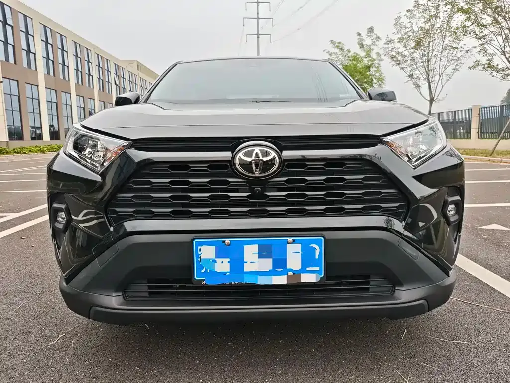 Toyota RAV4 — фото 6