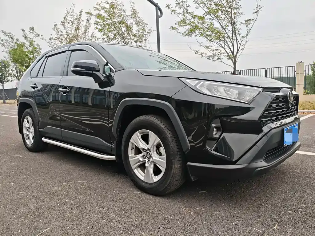 Toyota RAV4 — фото 5