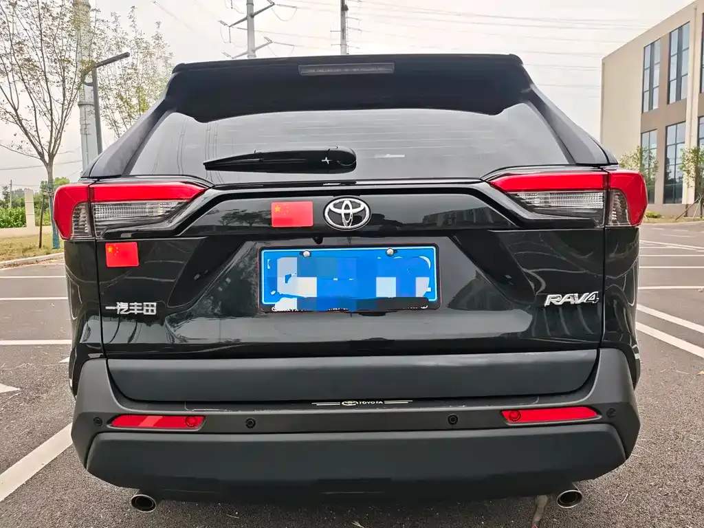 Toyota RAV4 — фото 9