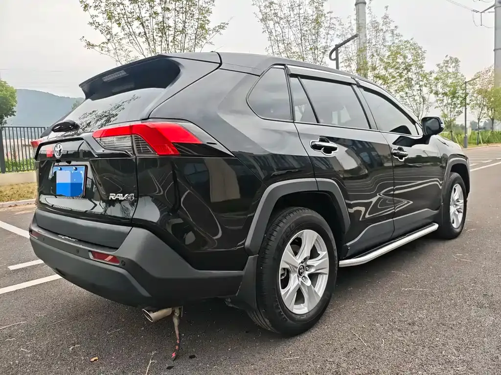 Toyota RAV4 — фото 3