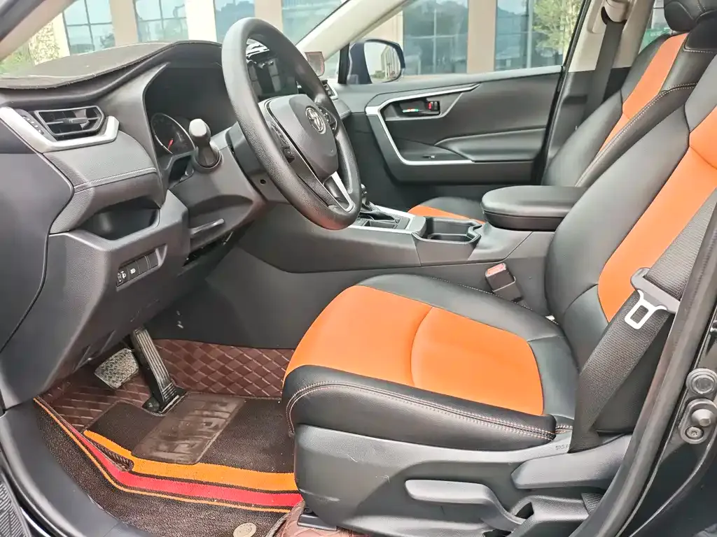 Toyota RAV4 — фото 7
