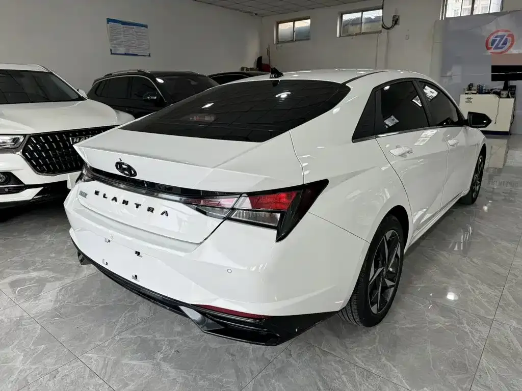 Hyundai Elantra — фото 3