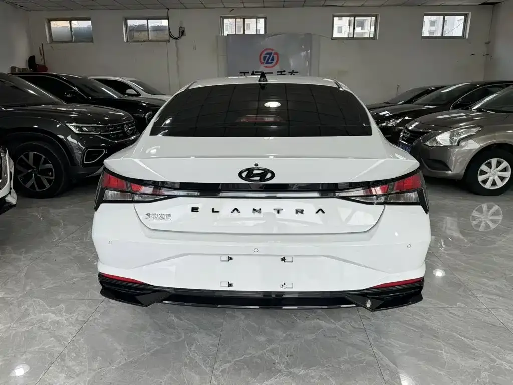 Hyundai Elantra — фото 4