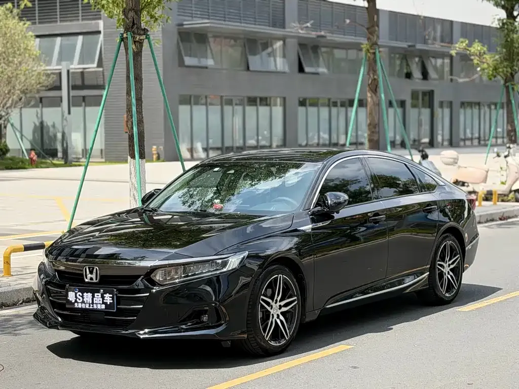 Honda Accord — фото 1