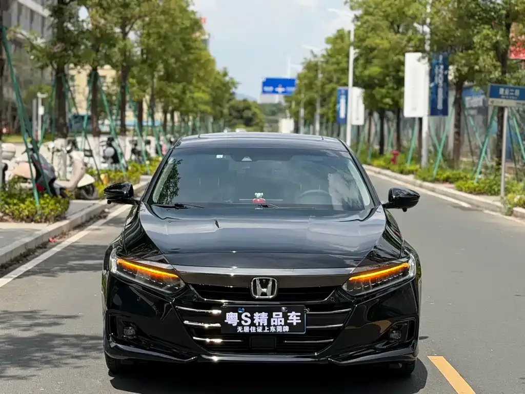 Honda Accord — фото 10