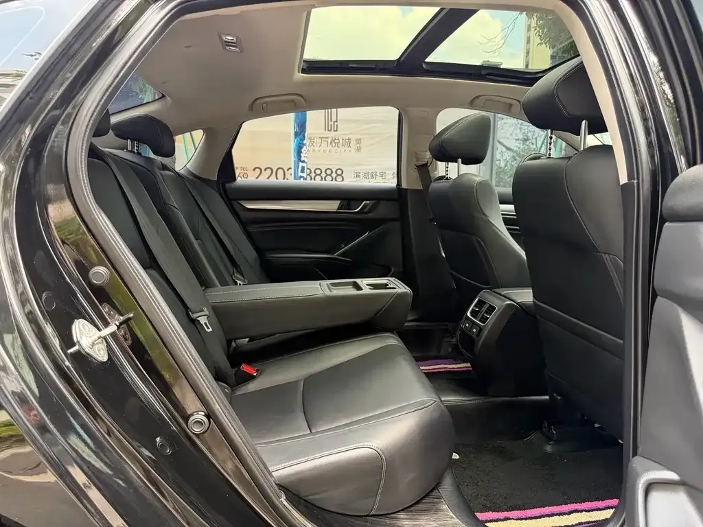 Honda Accord — фото 6