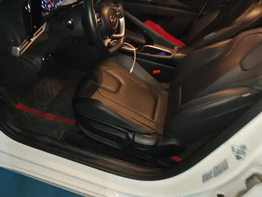 Hyundai Elantra — фото 10