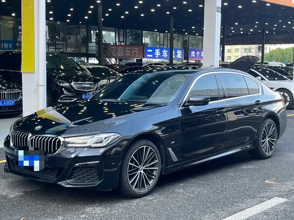 BMW 5 Series — фото 1
