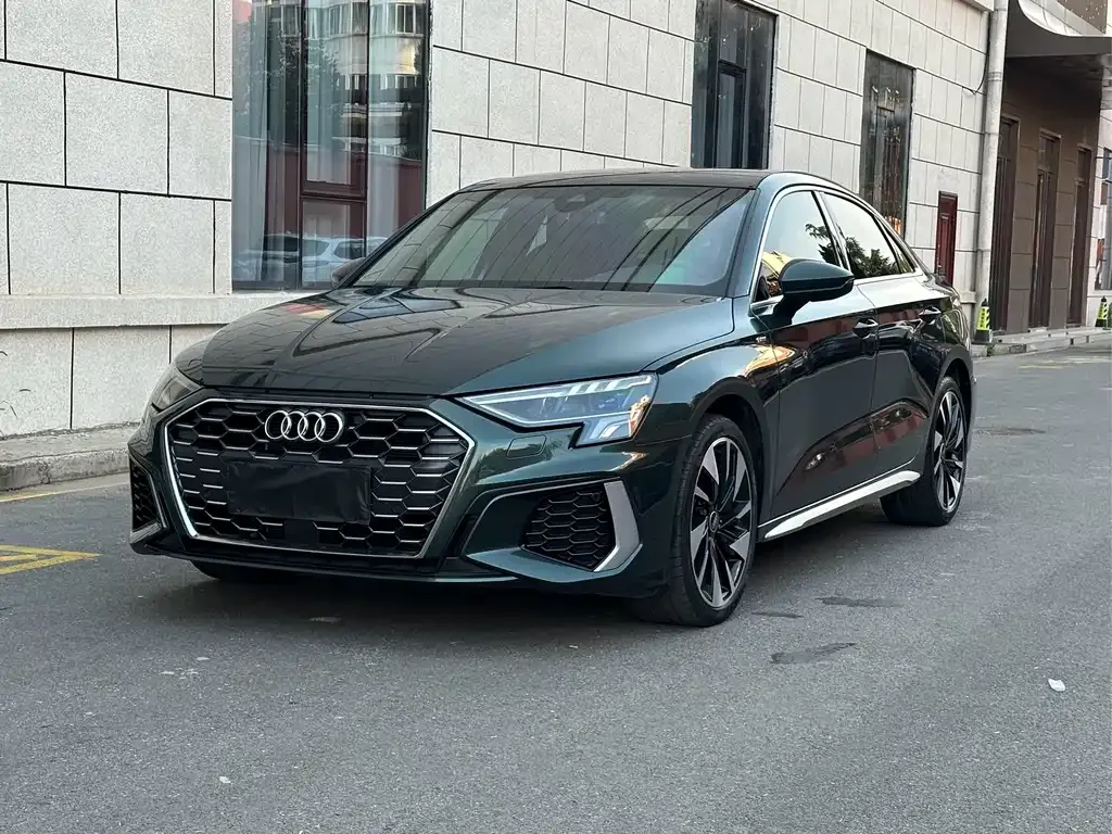 Audi A3 — фото 1