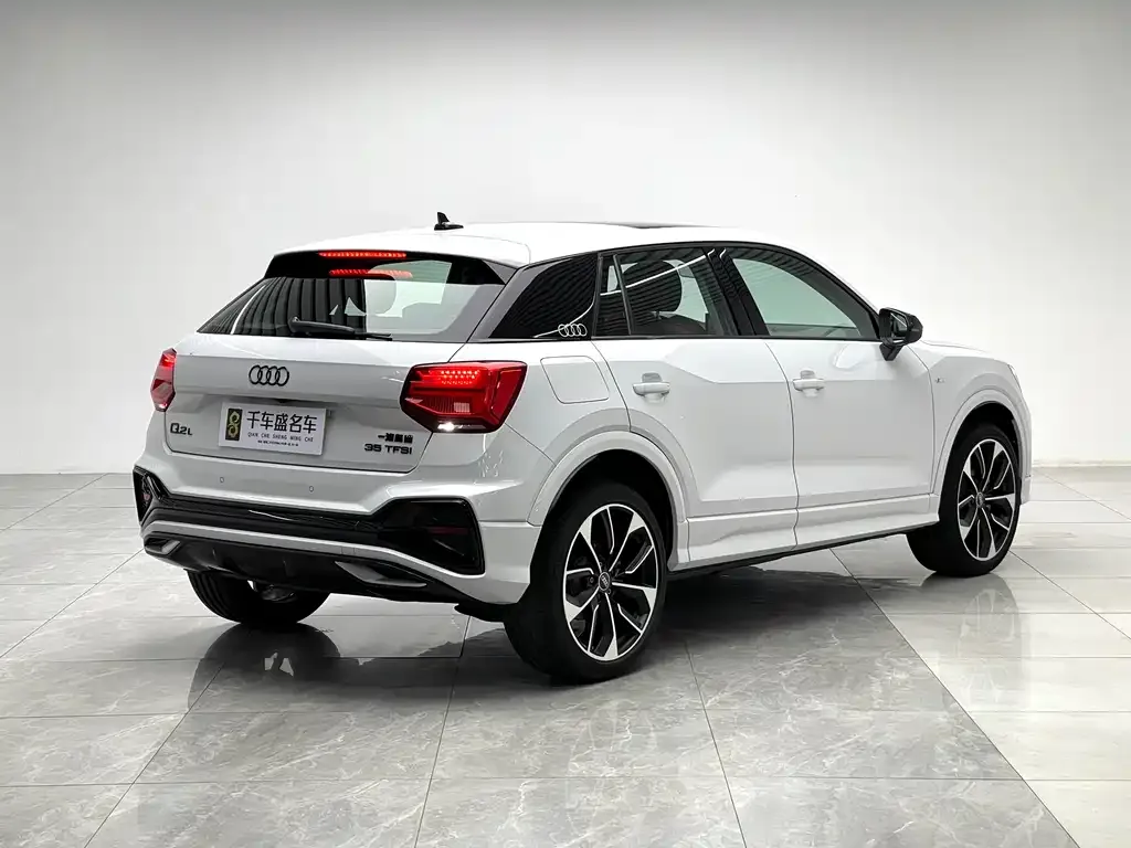 Audi Q2L — фото 4