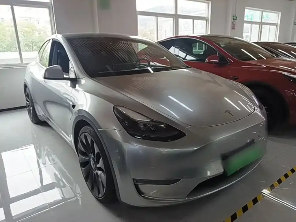 Tesla Model Y — фото 10
