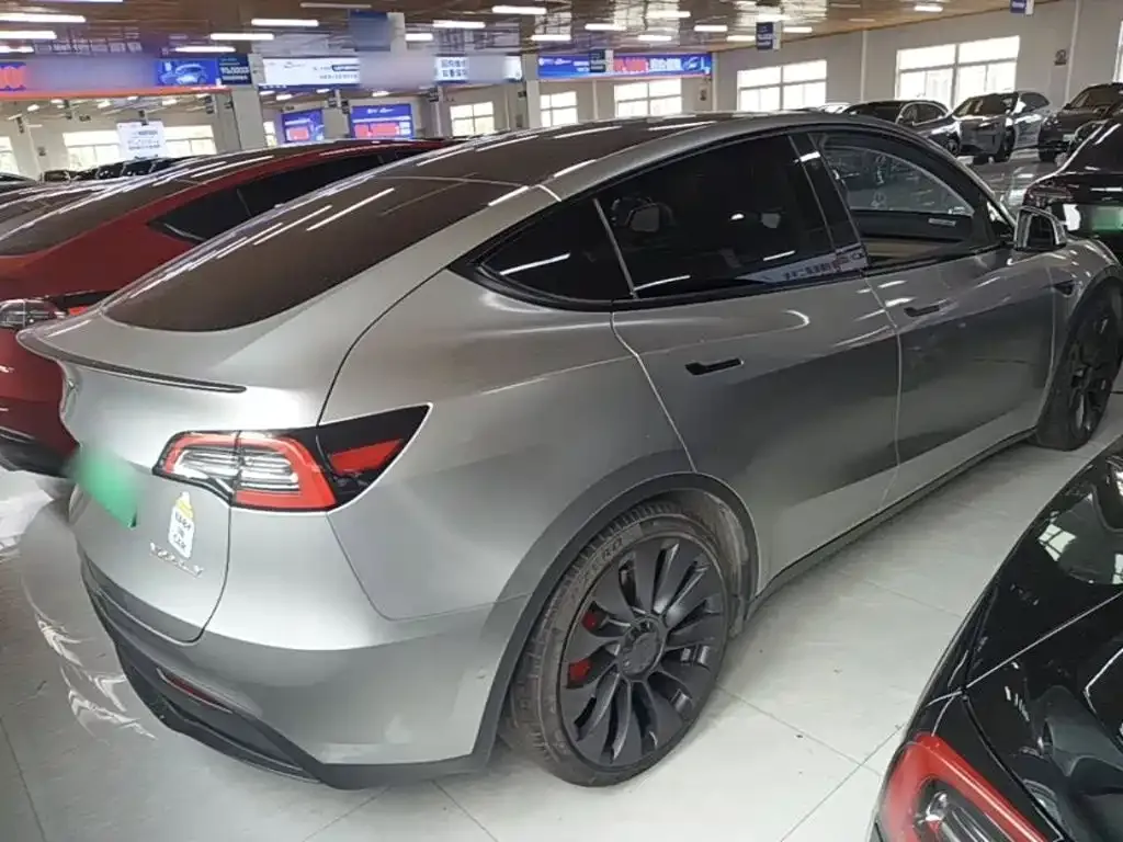 Tesla Model Y — фото 9