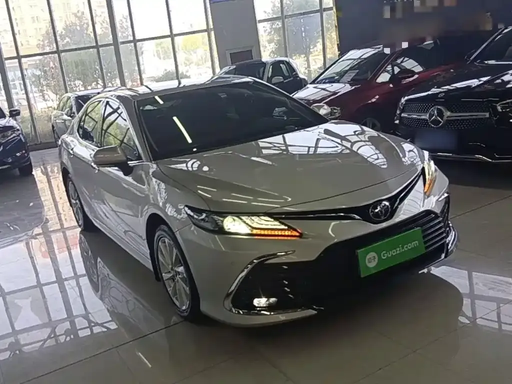 Toyota Camry — фото 10