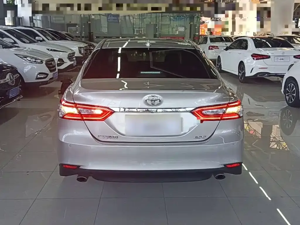 Toyota Camry — фото 5