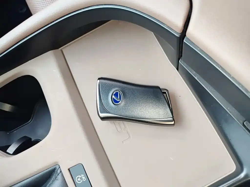 Lexus ES 2024 из CN, фото 2
