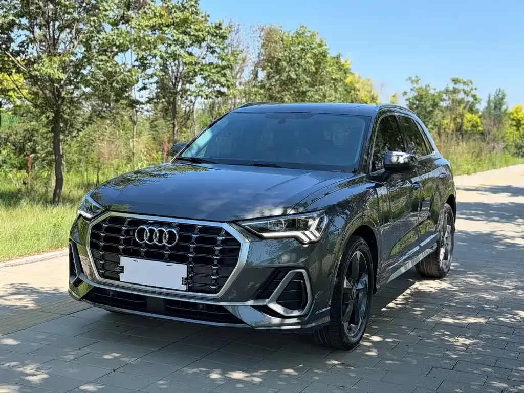 Audi Q3 — фото 1