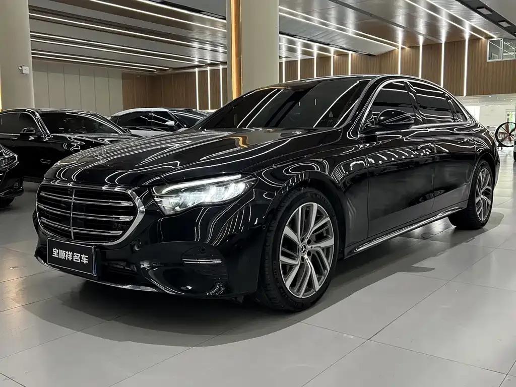 Mercedes-Benz E-Class — фото 1