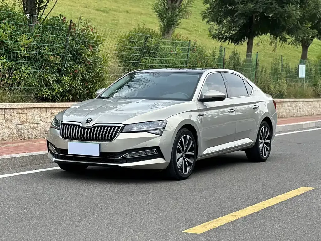 Skoda Superb — фото 1