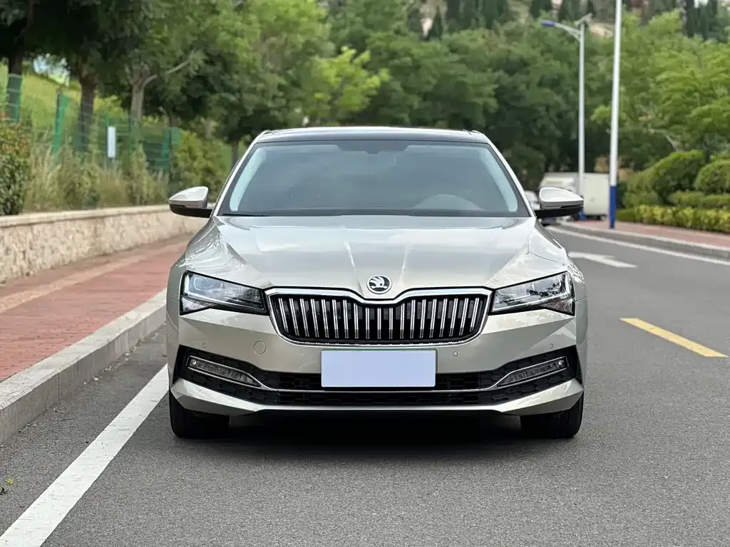 Skoda Superb — фото 4