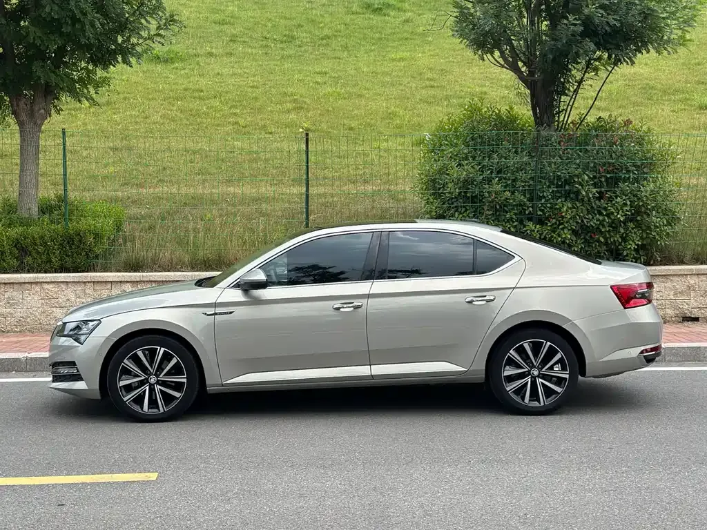 Skoda Superb — фото 7