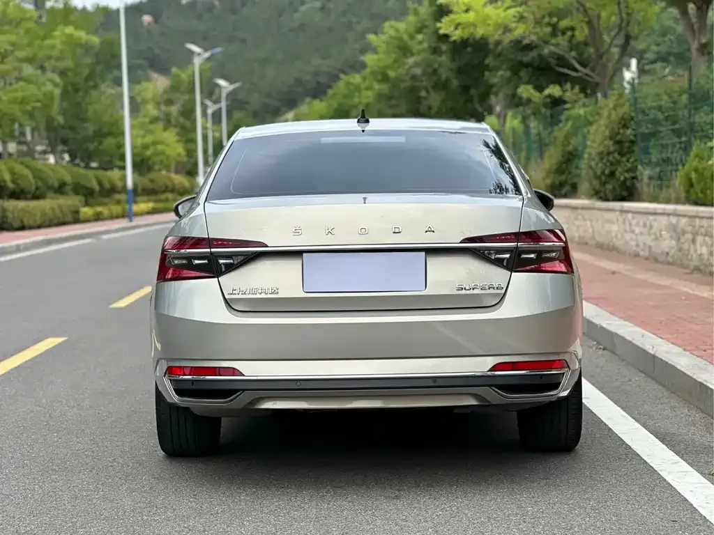 Skoda Superb — фото 6