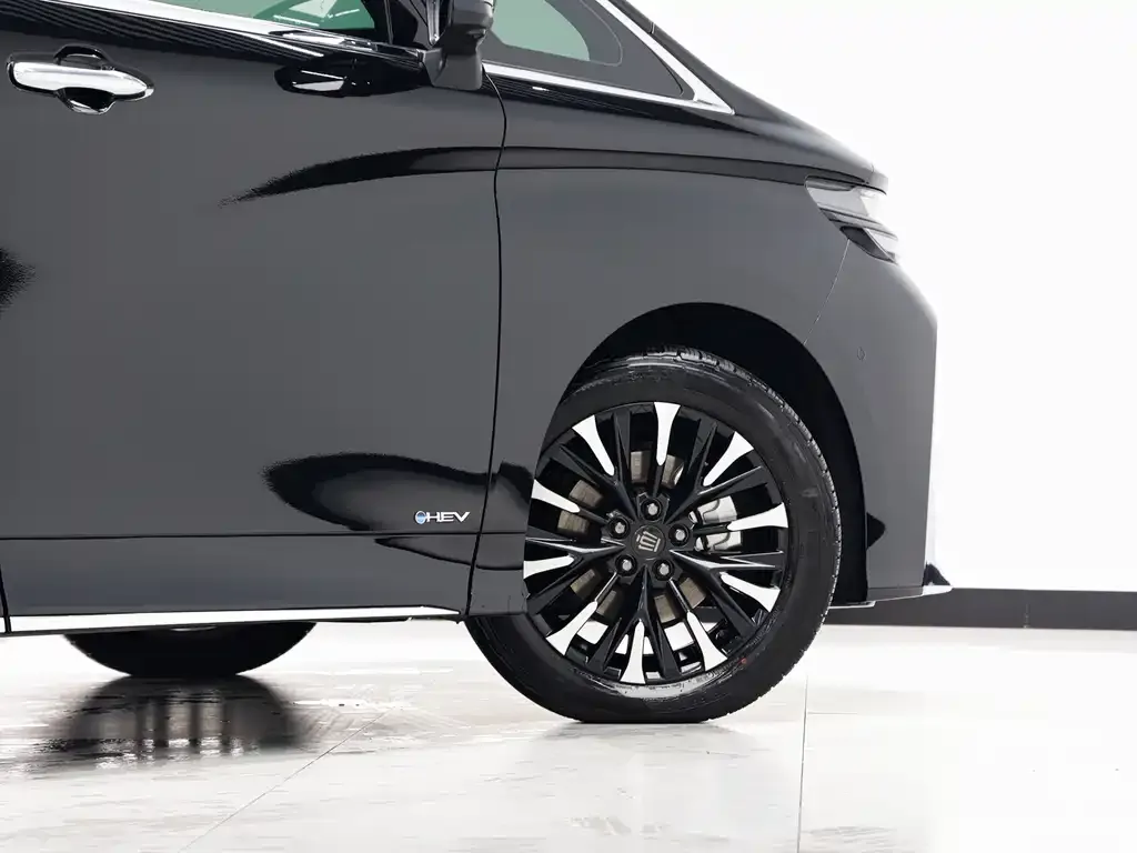 Toyota Vellfire — фото 2